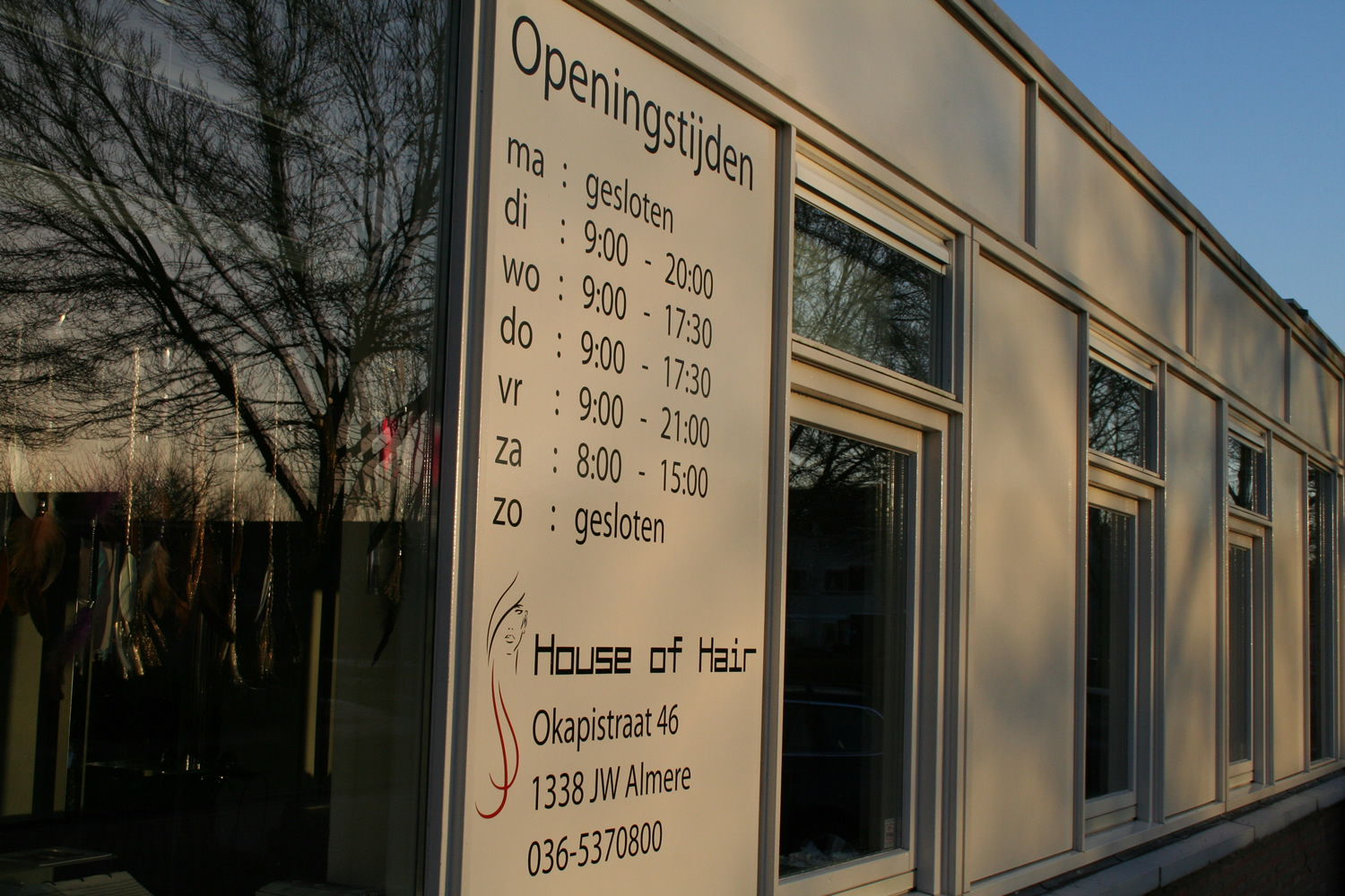 Maak een afspraak bij kapsalon House of Hair in Almere